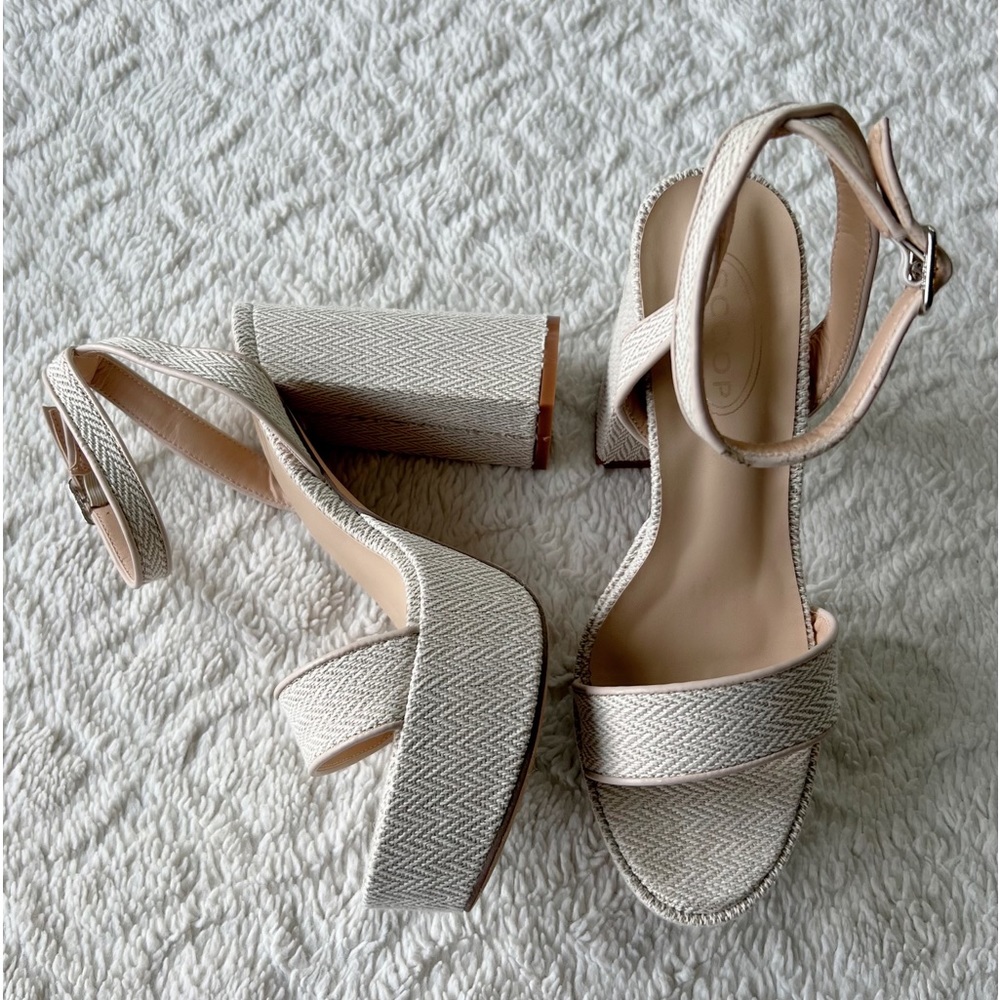 Walmart scoop, sewn patterned heel, US 7.5